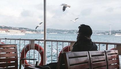 爱游戏 电竞-雷霆队新援在比赛中展现出色，球迷心目中新宠，雷霆队最新消息签约