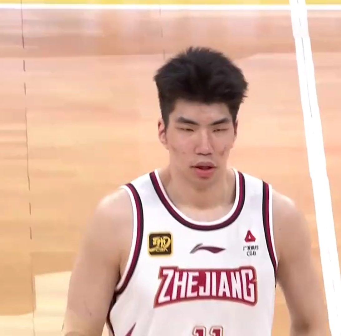 爱游戏体育-包含半场比分：北京以54-52微弱领先，悬念继续！的词条