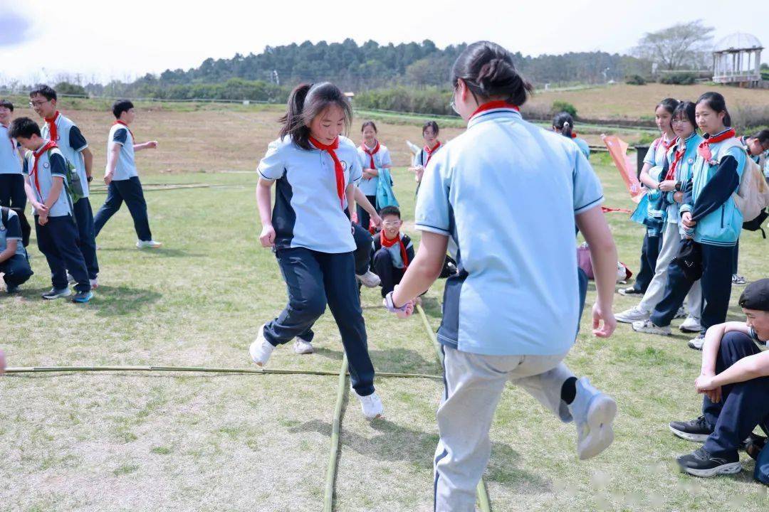 包含乡村特色竹竿挤拔河,传承传统民俗运动的词条 包含乡村特色竹竿挤拔河,传承传统民俗运动的词条